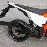 Nieuwe KTM 125 supermotard met cc motor uit 2025 bij NIWA Motoren