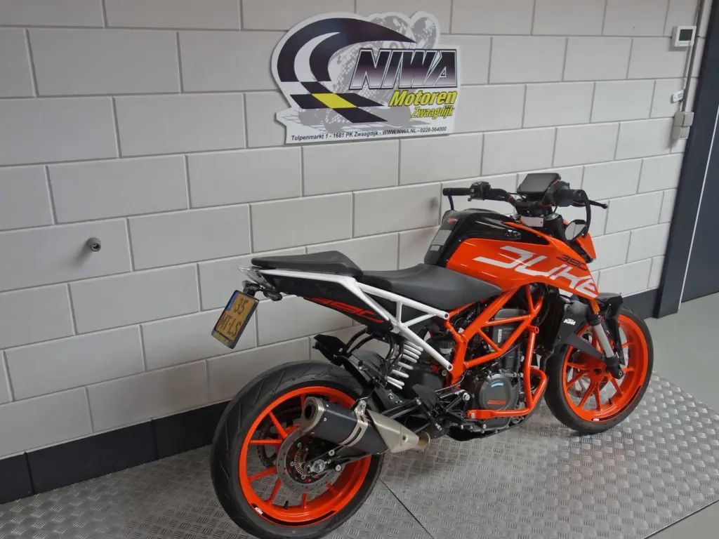Gebruikte KTM 390 naked bike met 373cc motor uit 2020 bij NIWA Motoren