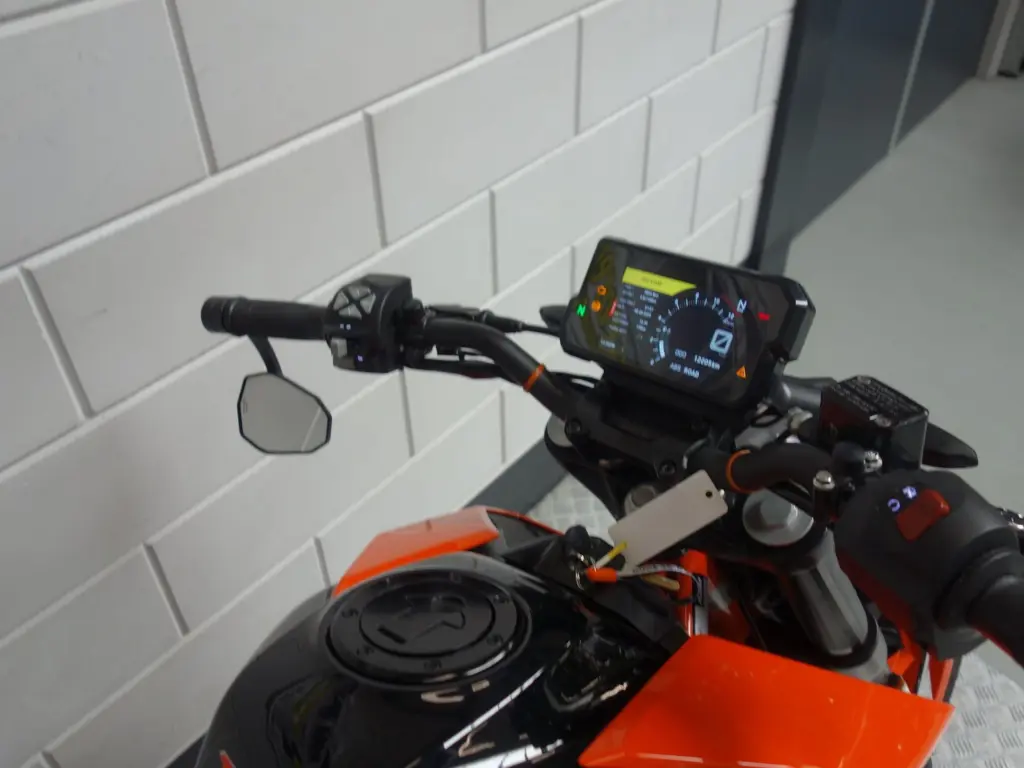 Gebruikte KTM 390 naked bike met 373cc motor uit 2020 bij NIWA Motoren