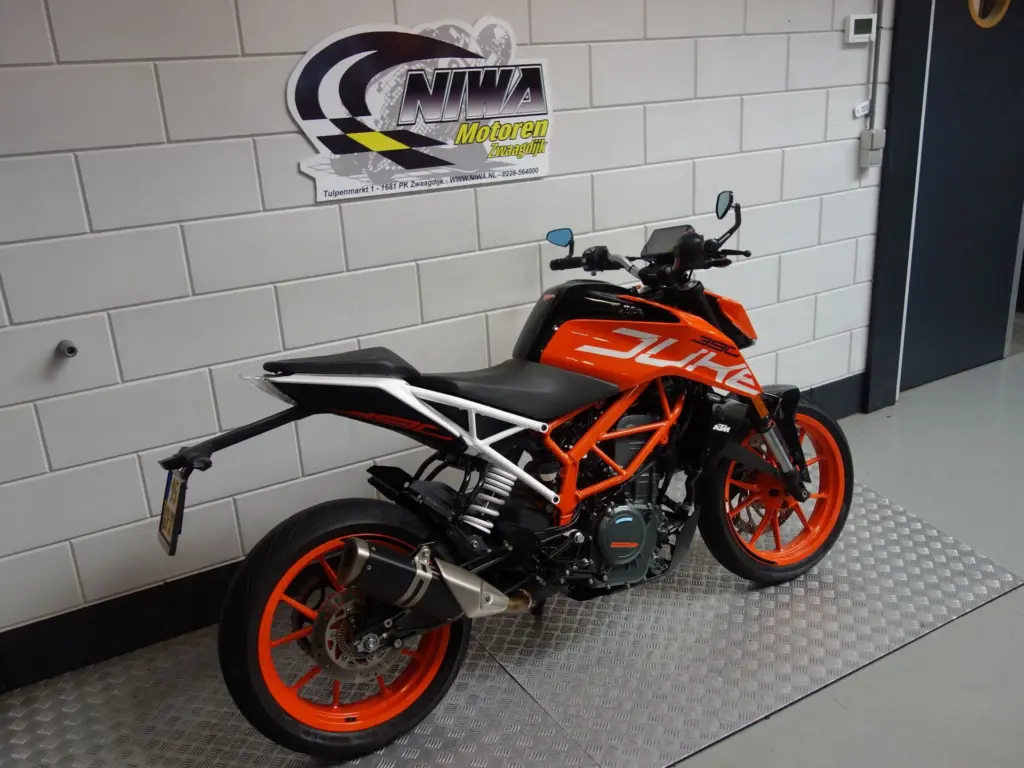 Gebruikte KTM 390 naked bike met 373cc motor uit 2017 bij NIWA Motoren