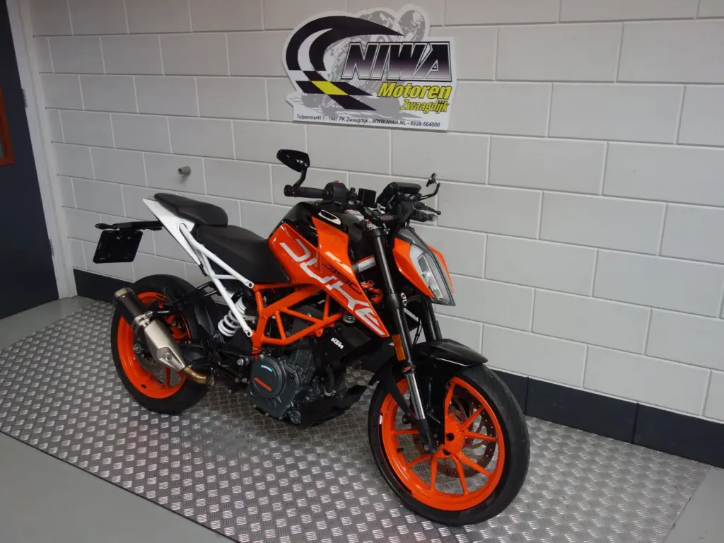Gebruikte KTM 390 naked bike met 373cc motor uit 2017 bij NIWA Motoren