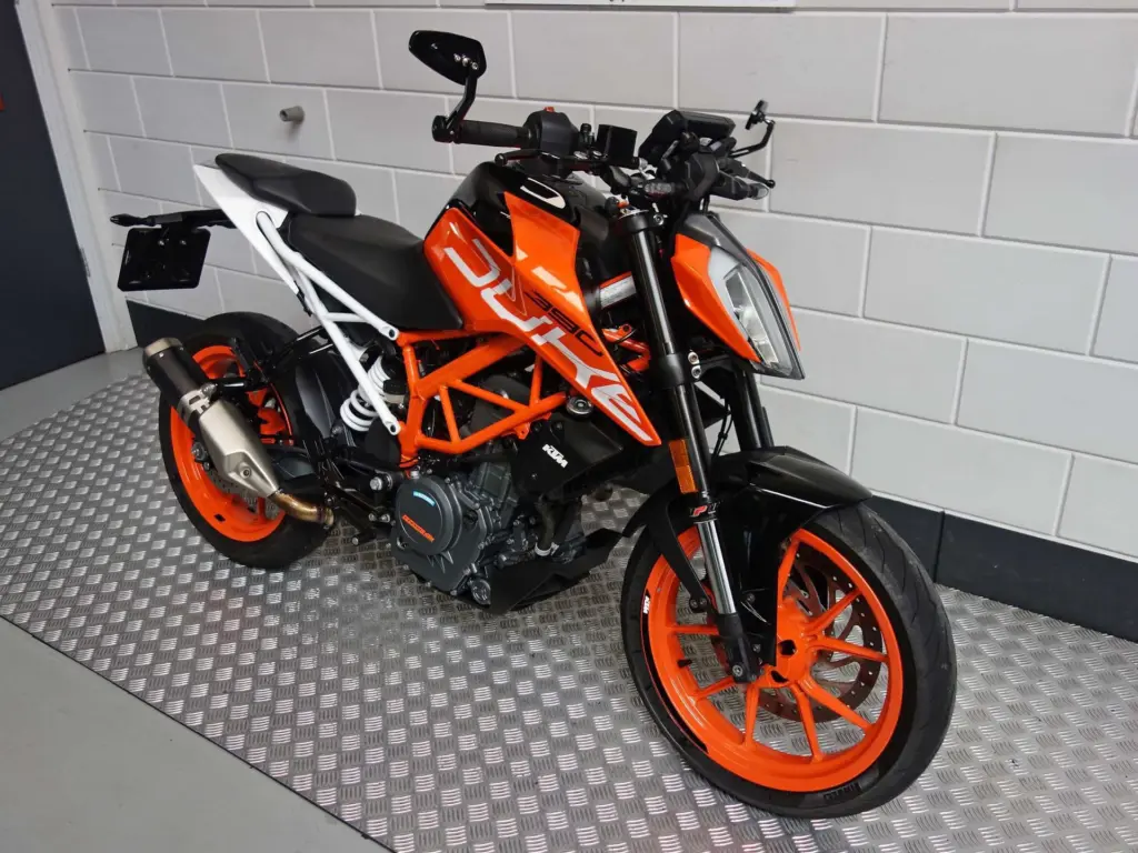Gebruikte KTM 390 naked bike met 373cc motor uit 2017 bij NIWA Motoren