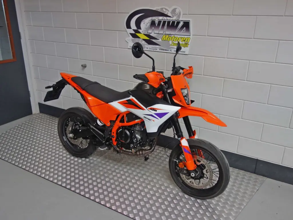 Gebruikte KTM 390 supermotard met 399cc motor uit 2025 bij NIWA Motoren