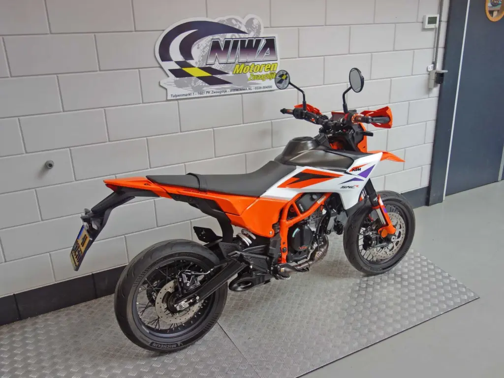 Gebruikte KTM 390 supermotard met 399cc motor uit 2025 bij NIWA Motoren