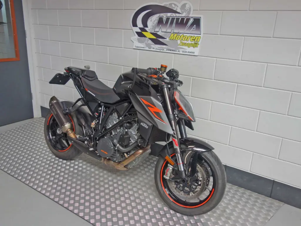 Gebruikte KTM 1290 naked bike met 1301cc motor uit 2017 bij NIWA Motoren