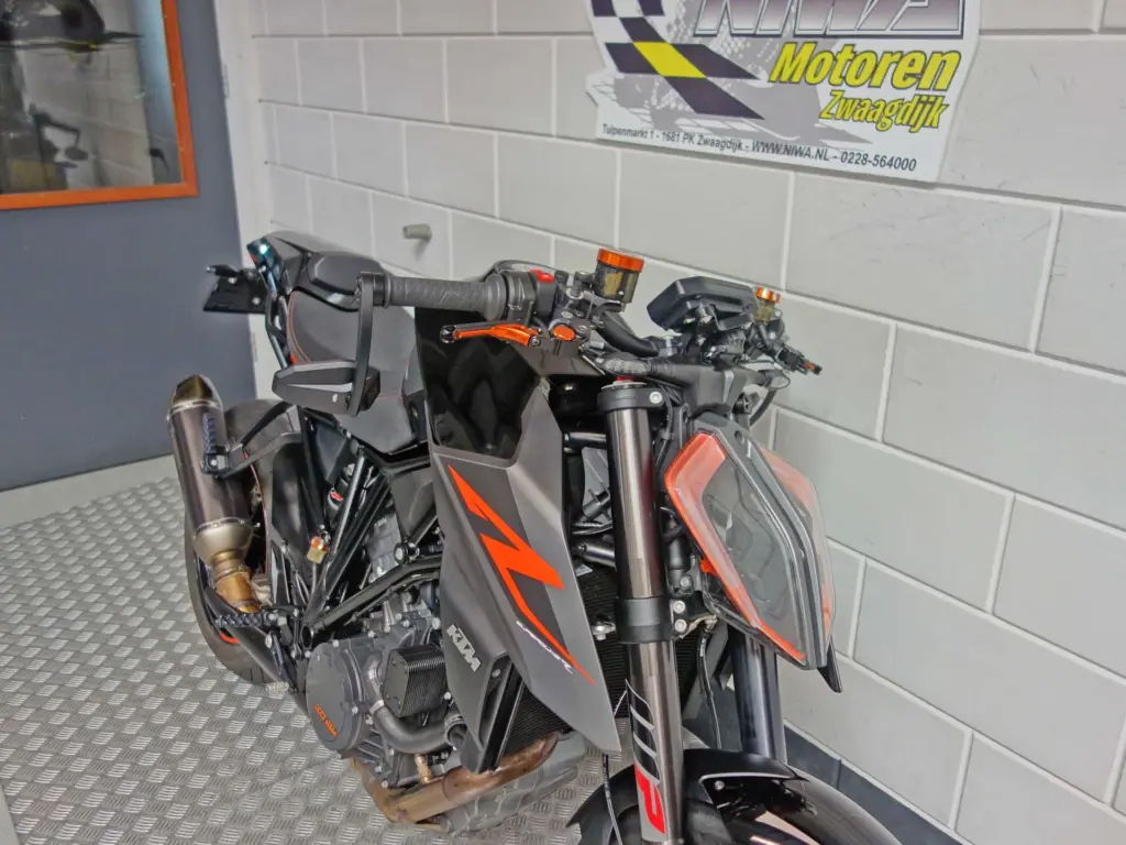 Gebruikte KTM 1290 naked bike met 1301cc motor uit 2017 bij NIWA Motoren