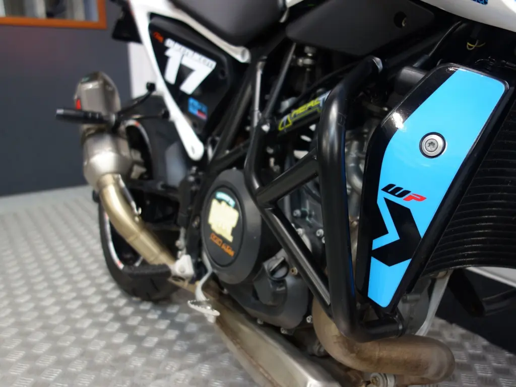 Gebruikte KTM 690 naked bike met 693cc motor uit 2016 bij NIWA Motoren