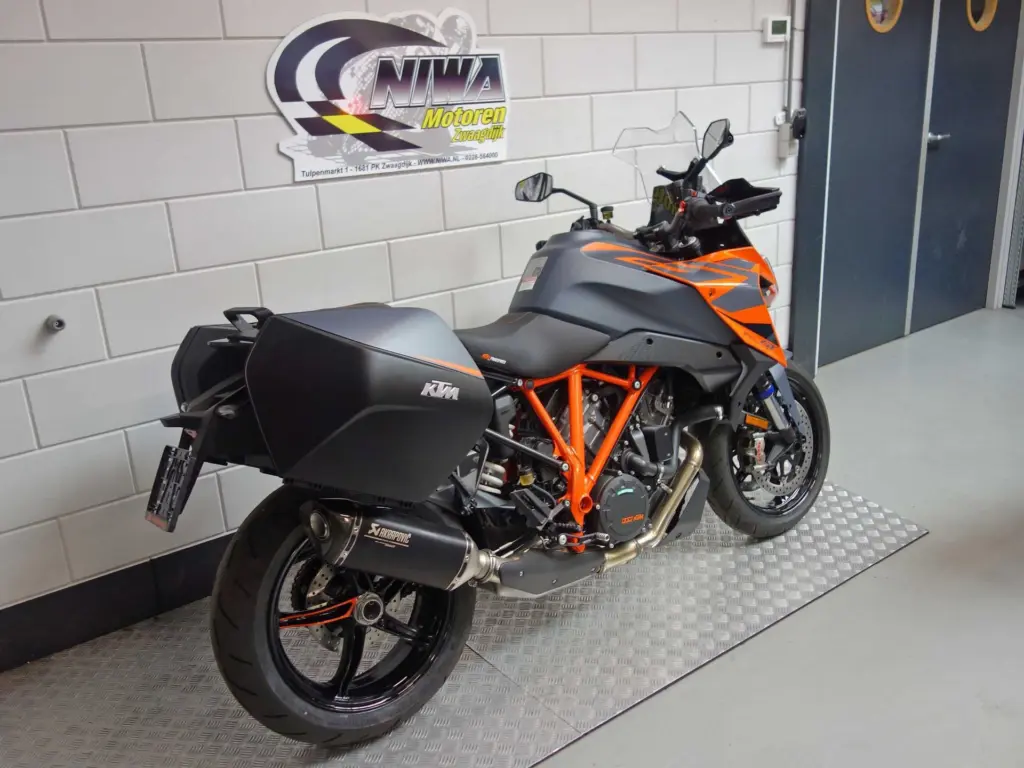 Nieuwe KTM 1290 tour met cc motor uit 2024 bij NIWA Motoren