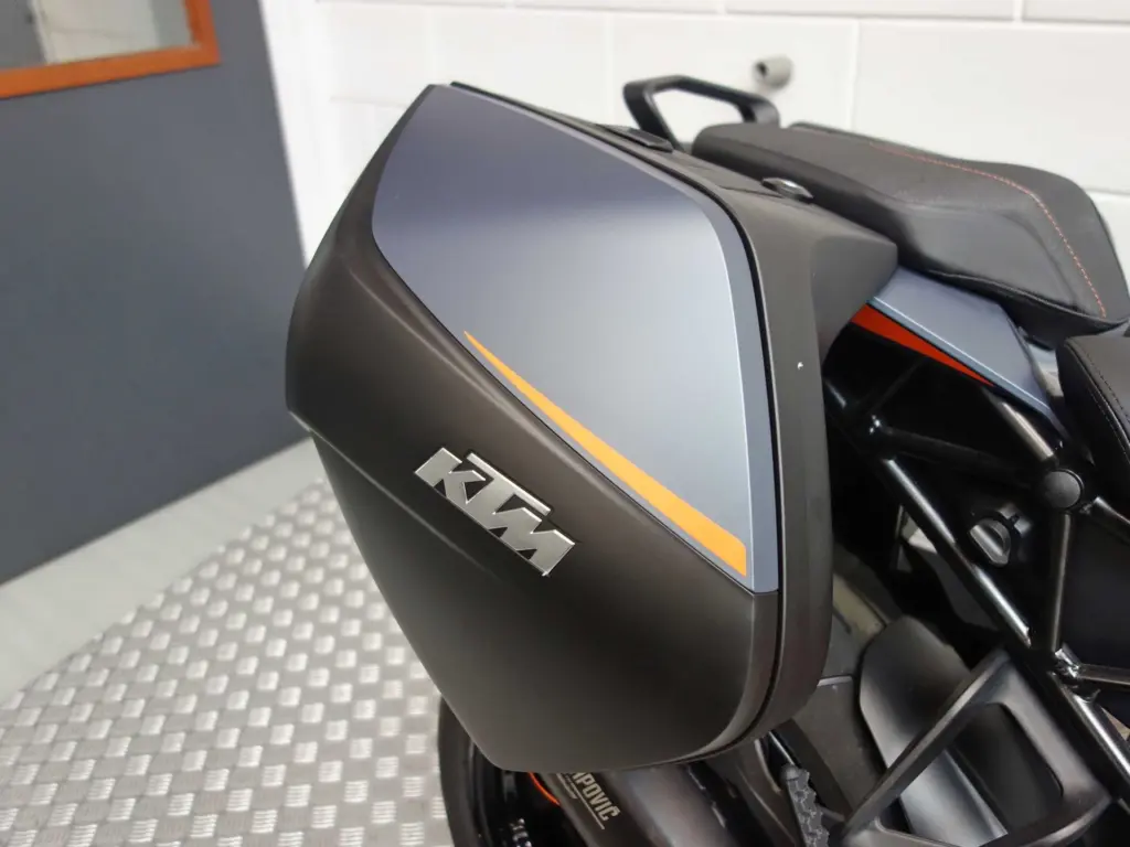 Nieuwe KTM 1290 tour met cc motor uit 2024 bij NIWA Motoren
