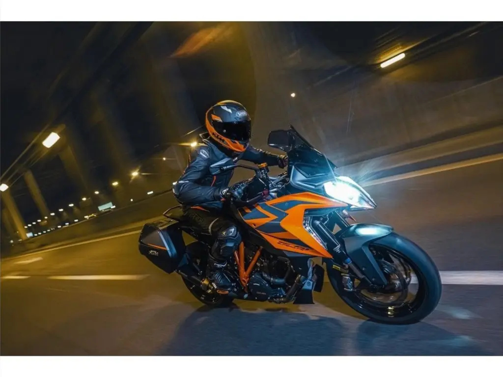 Nieuwe KTM 1290 tour met cc motor uit 2024 bij NIWA Motoren