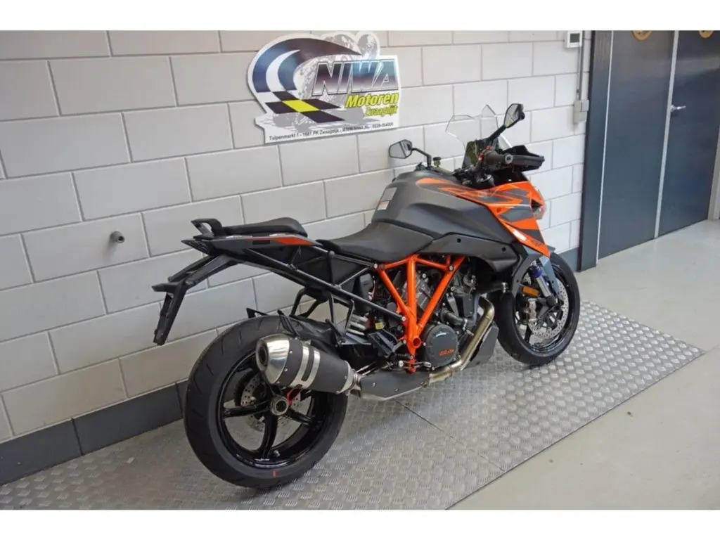 Nieuwe KTM 1290 tour met cc motor uit 2024 bij NIWA Motoren