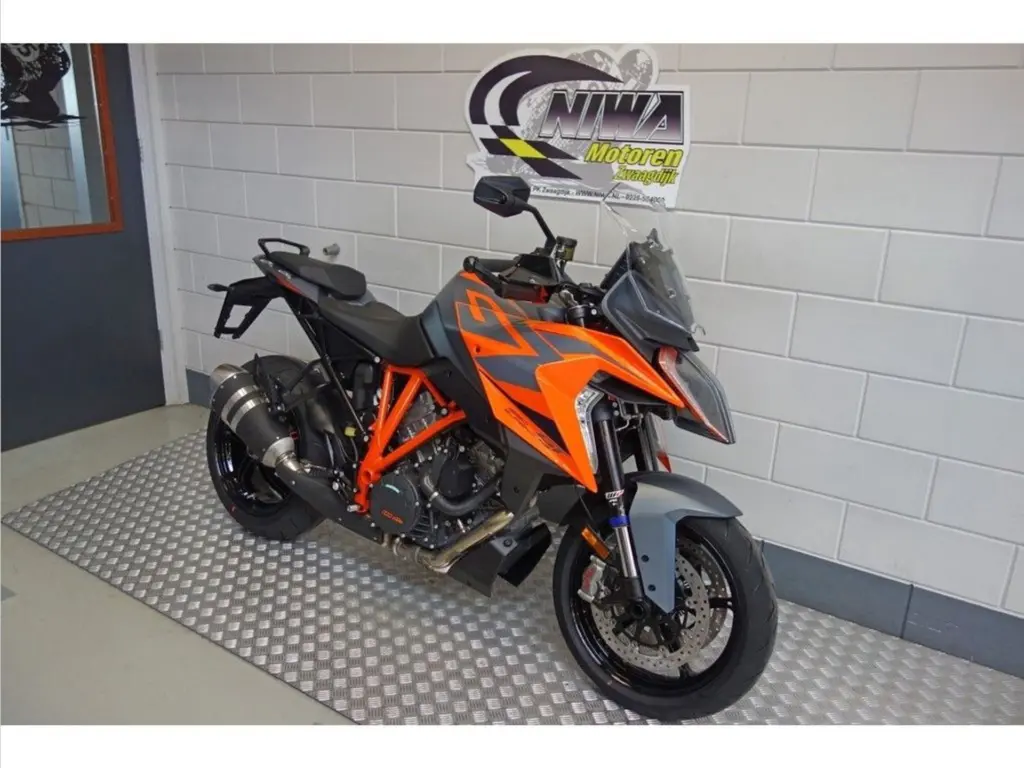 Nieuwe KTM 1290 tour met cc motor uit 2024 bij NIWA Motoren