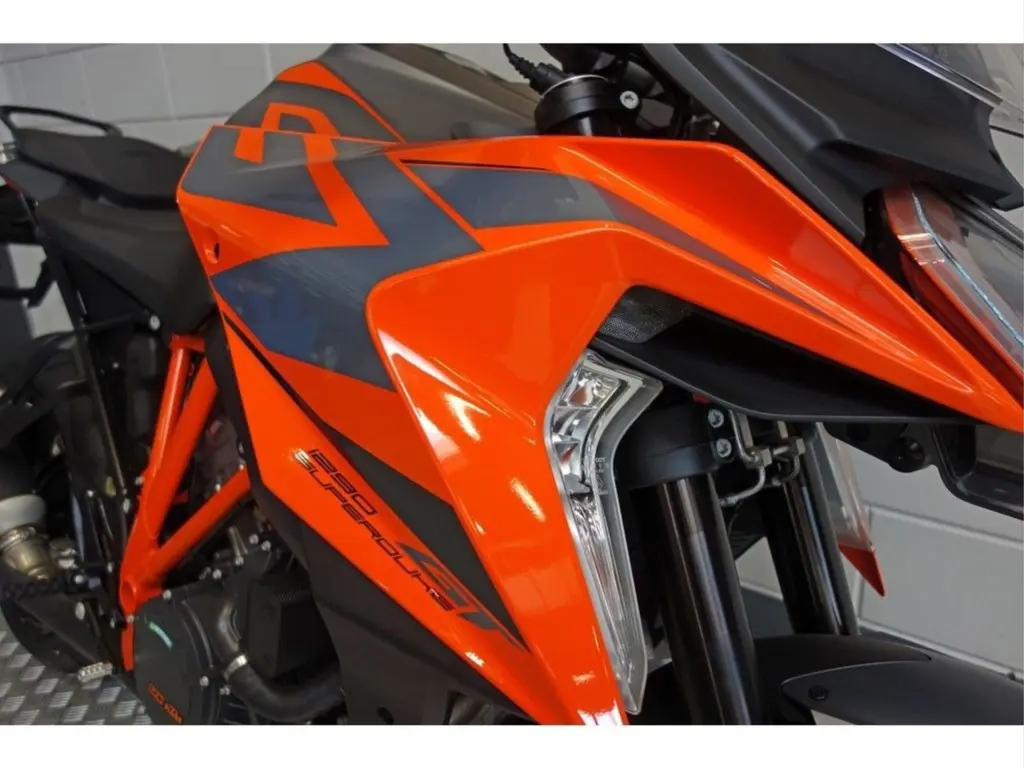 Nieuwe KTM 1290 tour met cc motor uit 2024 bij NIWA Motoren