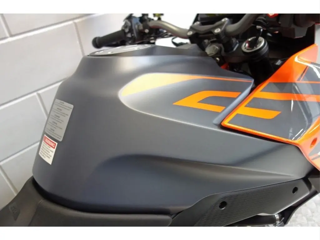 Nieuwe KTM 1290 tour met cc motor uit 2024 bij NIWA Motoren