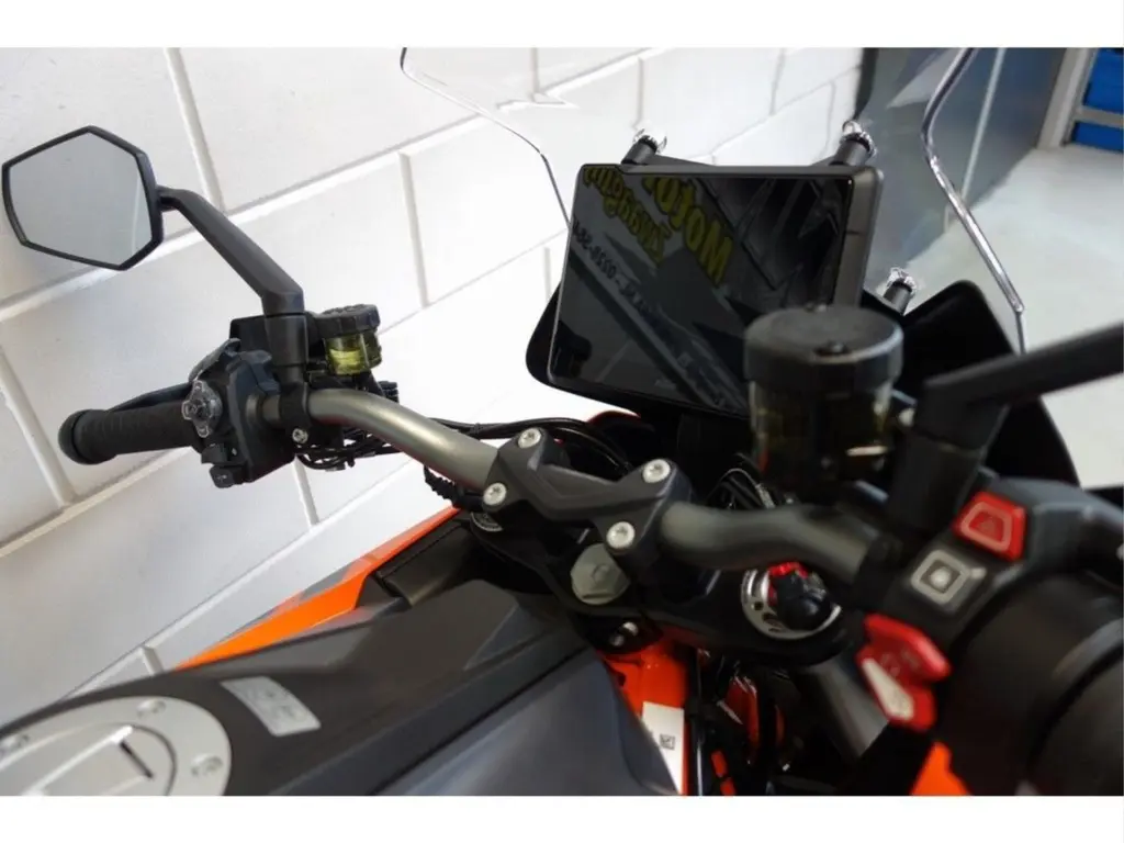 Nieuwe KTM 1290 tour met cc motor uit 2024 bij NIWA Motoren