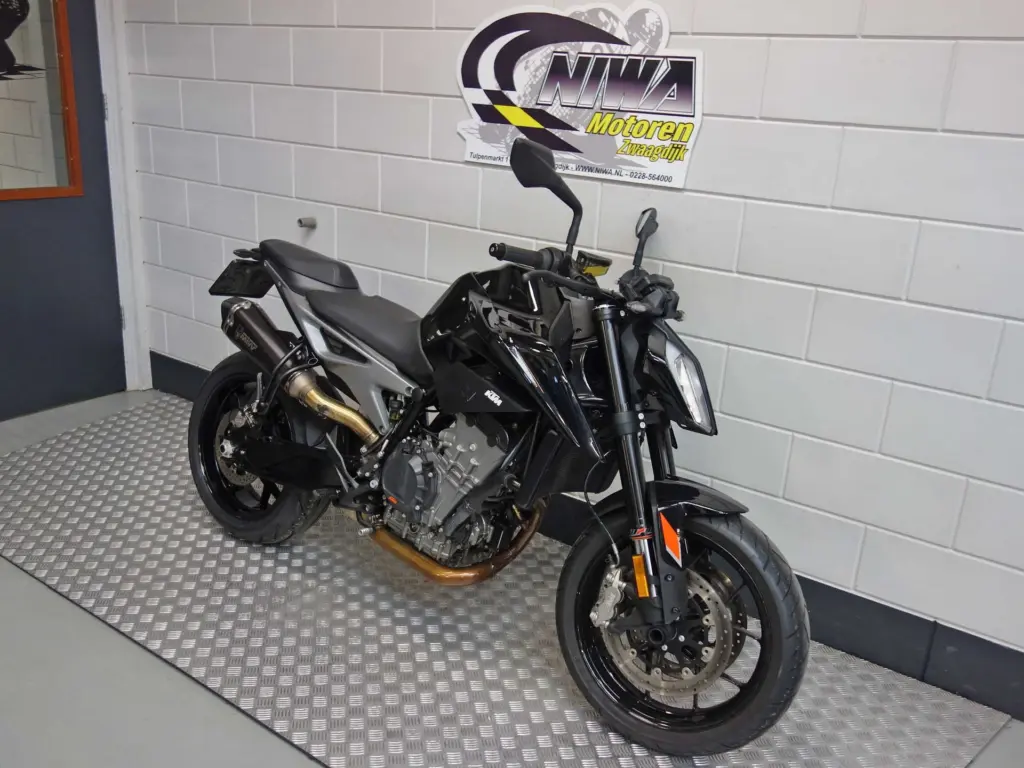 Gebruikte KTM 790 Duke naked bike met 799cc motor uit 2023 bij NIWA Motoren