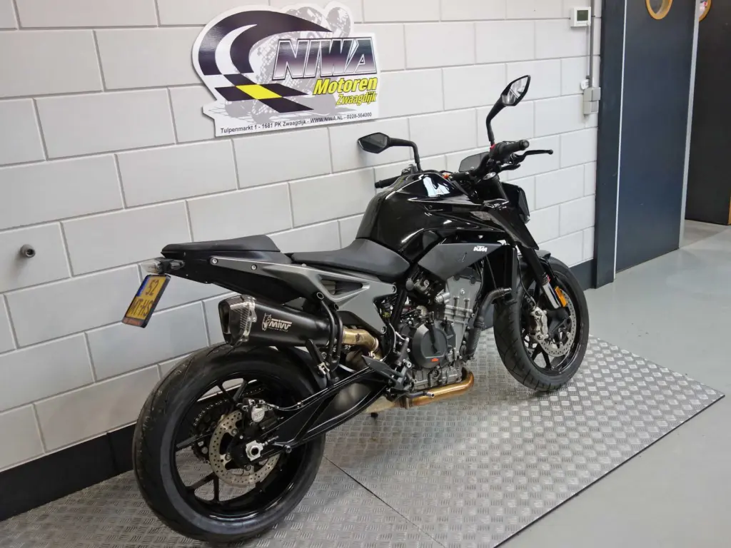 Gebruikte KTM 790 Duke naked bike met 799cc motor uit 2023 bij NIWA Motoren
