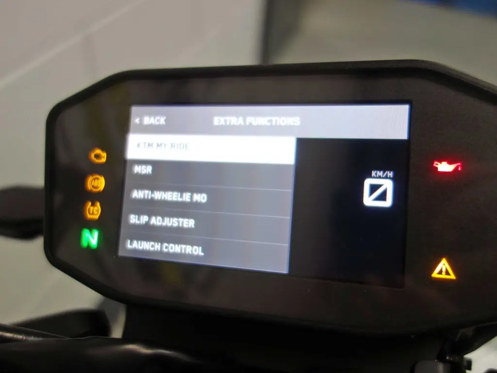 Gebruikte KTM 790 Duke naked bike met 799cc motor uit 2023 bij NIWA Motoren