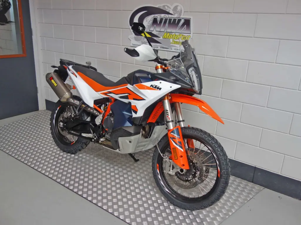 Gebruikte KTM 890 naked bike met 889cc motor uit 2023 bij NIWA Motoren