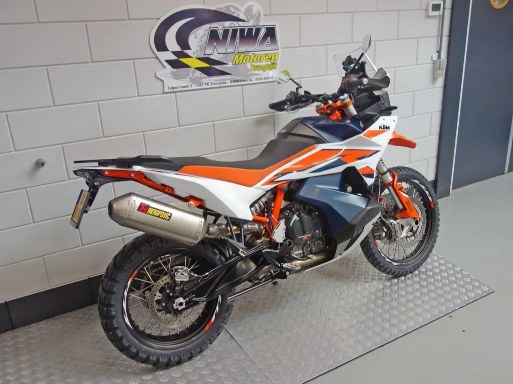 Gebruikte KTM 890 naked bike met 889cc motor uit 2023 bij NIWA Motoren