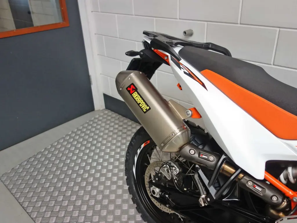 Gebruikte KTM 890 naked bike met 889cc motor uit 2023 bij NIWA Motoren