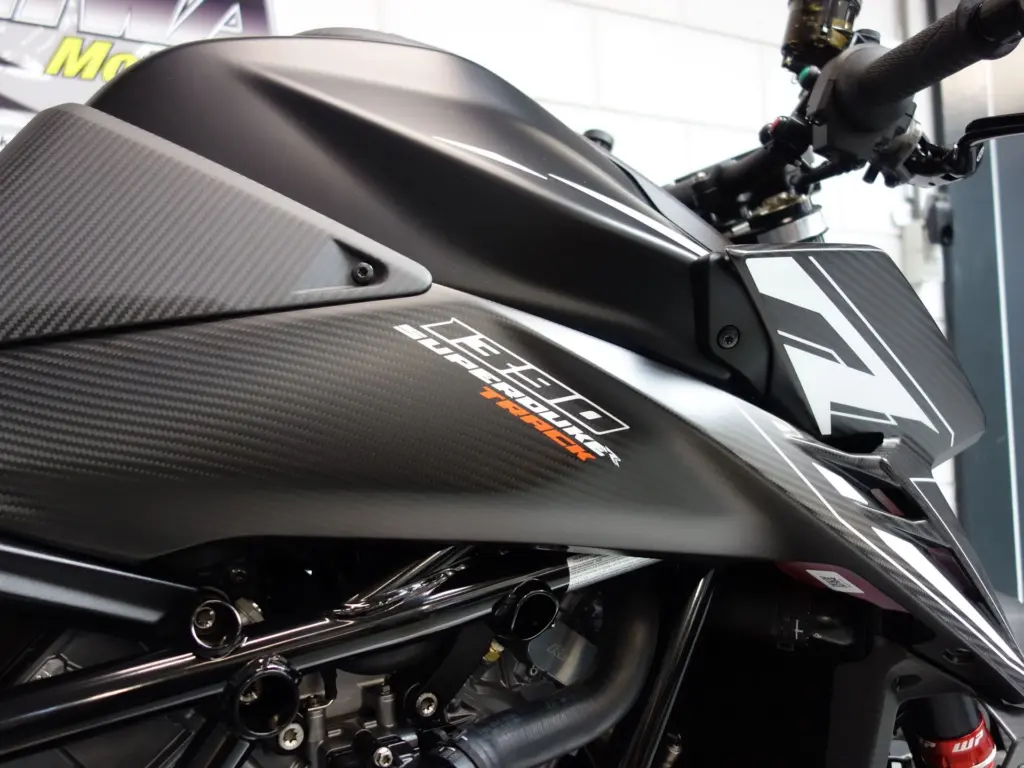 Nieuwe KTM 1390 naked bike met cc motor uit 2026 bij NIWA Motoren