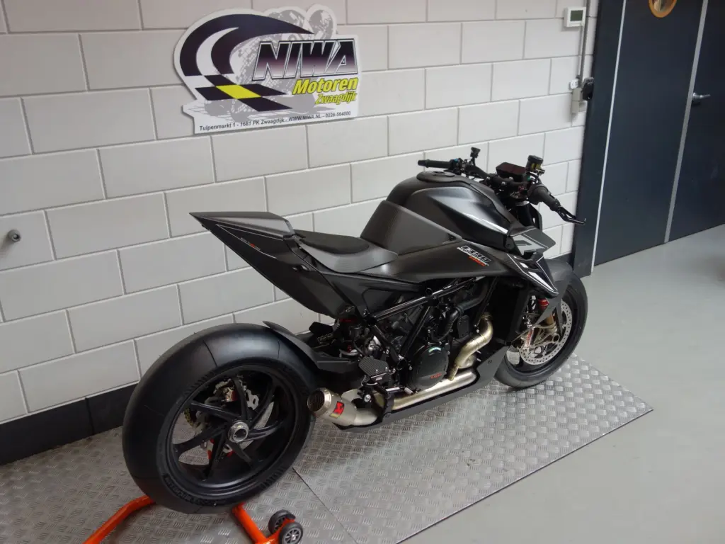 Nieuwe KTM 1390 naked bike met cc motor uit 2026 bij NIWA Motoren