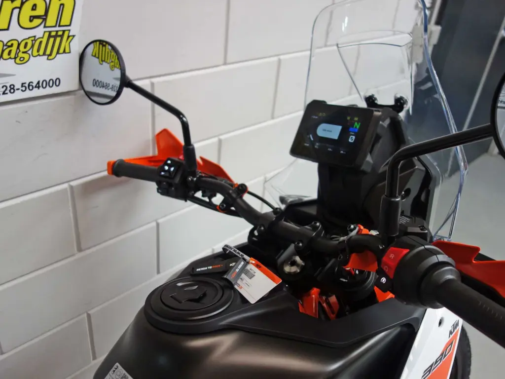 Nieuwe KTM 390 tour met cc motor uit 2026 bij NIWA Motoren