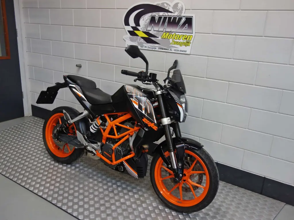 Gebruikte KTM 390 naked bike met 373cc motor uit 2016 bij NIWA Motoren
