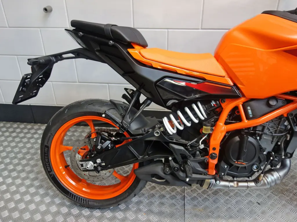 Nieuwe KTM 390 naked bike met cc motor uit 2026 bij NIWA Motoren