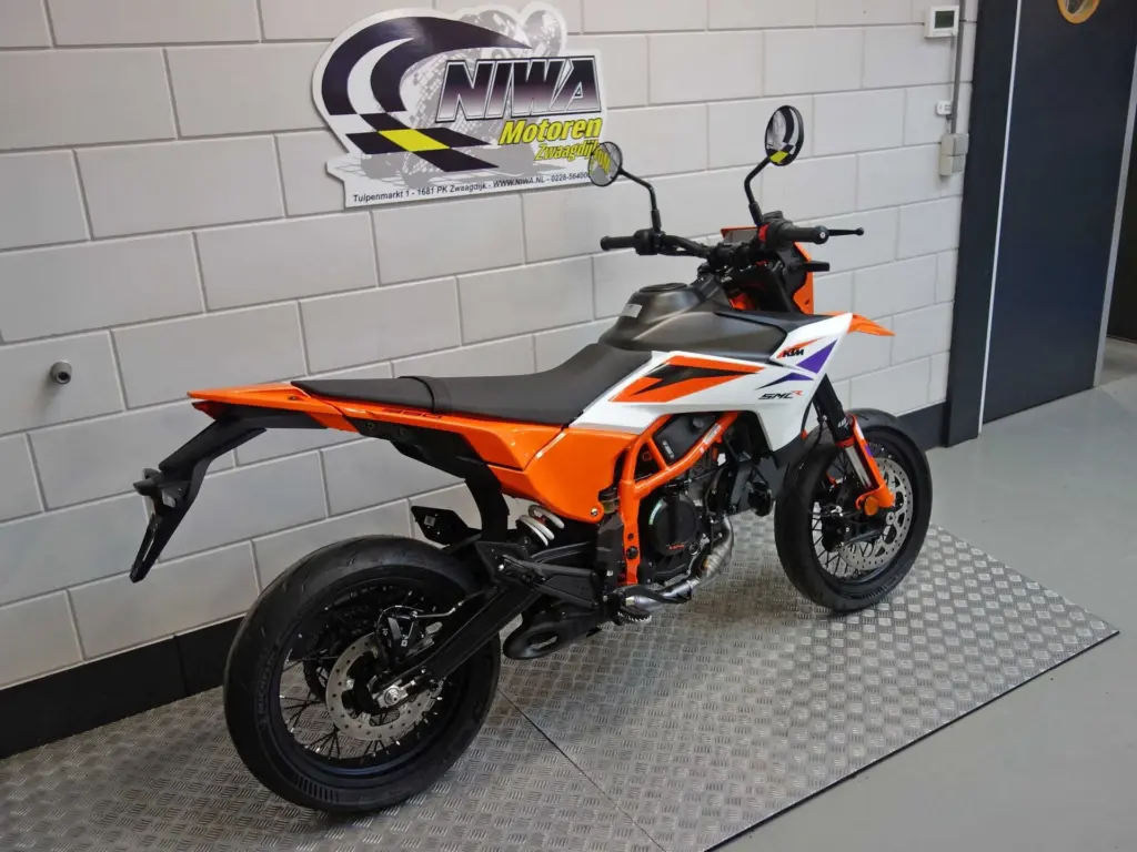 Nieuwe KTM 390 supermotard met cc motor uit 2026 bij NIWA Motoren