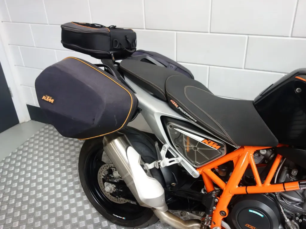 Gebruikte KTM 690 naked bike met 690cc motor uit 2012 bij NIWA Motoren