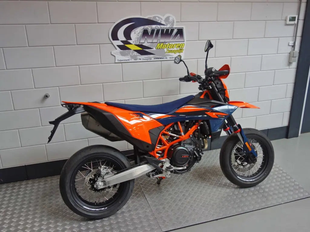 Nieuwe KTM 690 supermotard met cc motor uit 2026 bij NIWA Motoren