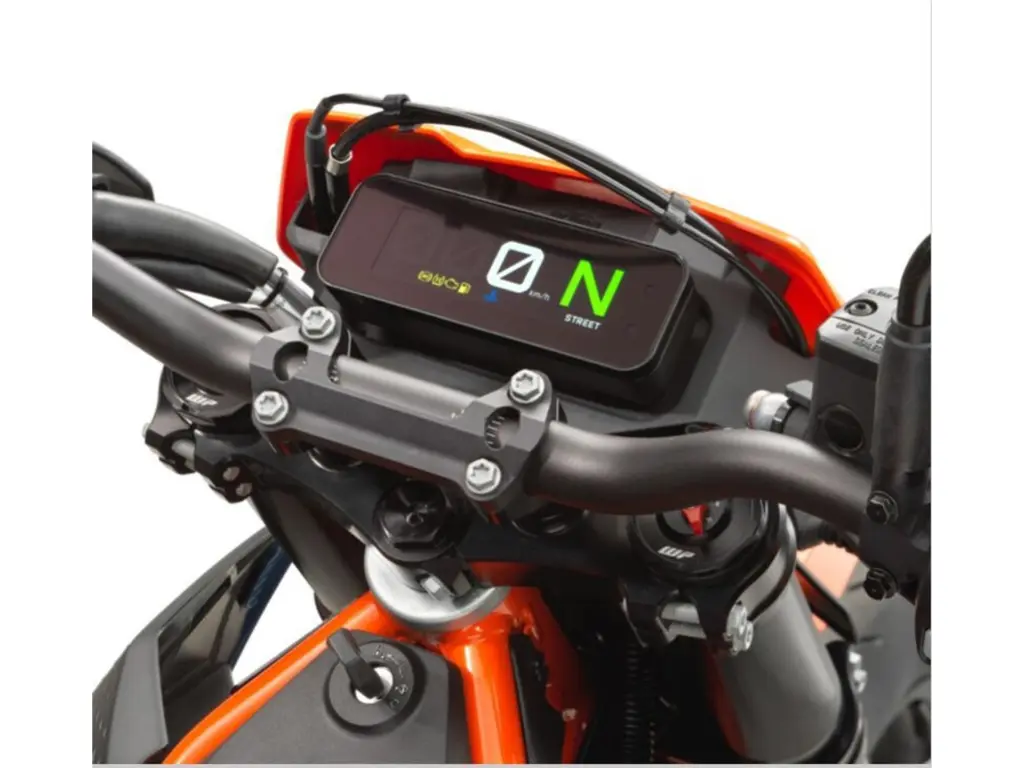 Nieuwe KTM 690 supermotard met cc motor uit 2026 bij NIWA Motoren