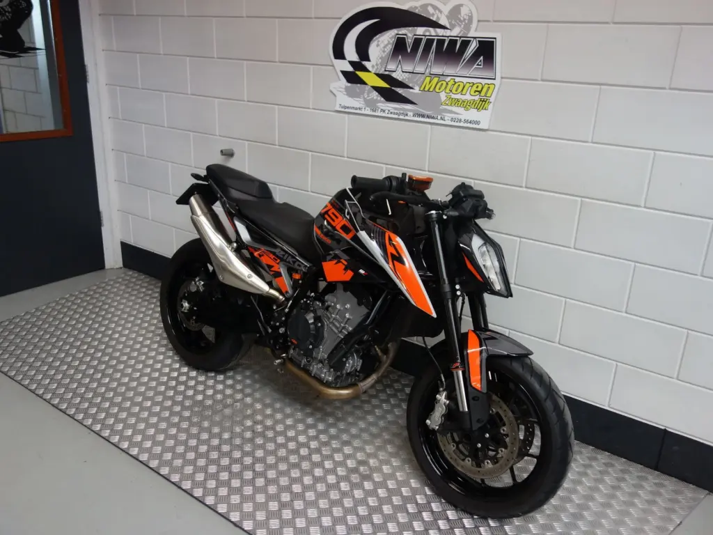 Gebruikte KTM 790 Duke naked bike met 799cc motor uit 2024 bij NIWA Motoren