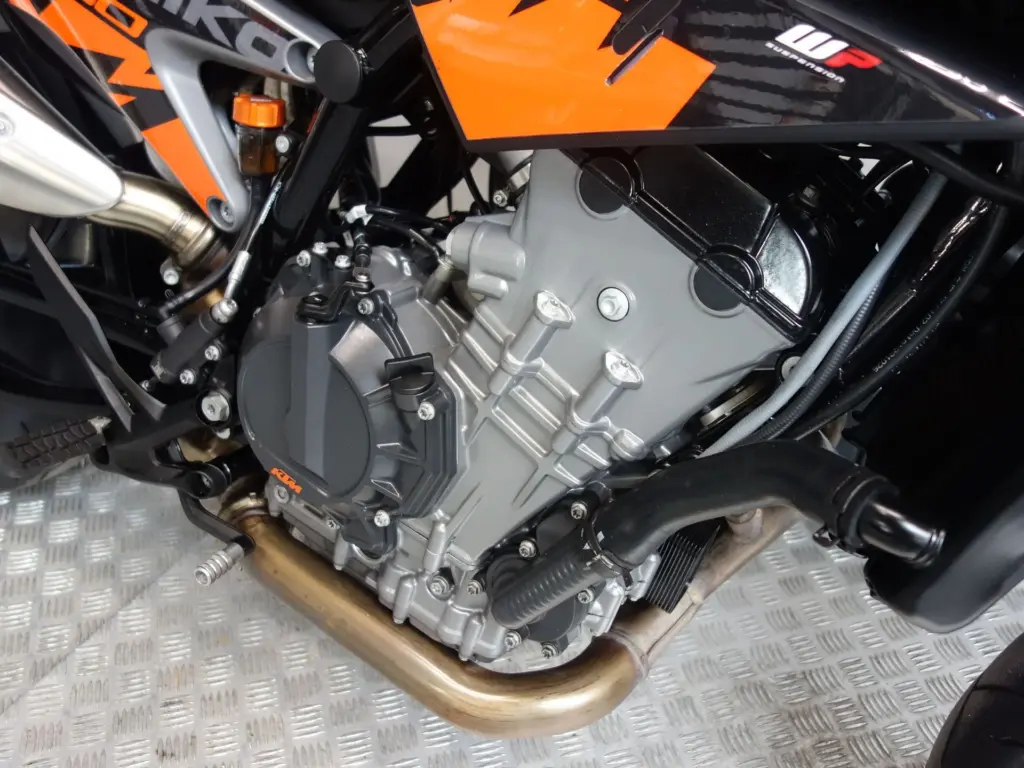 Gebruikte KTM 790 Duke naked bike met 799cc motor uit 2024 bij NIWA Motoren