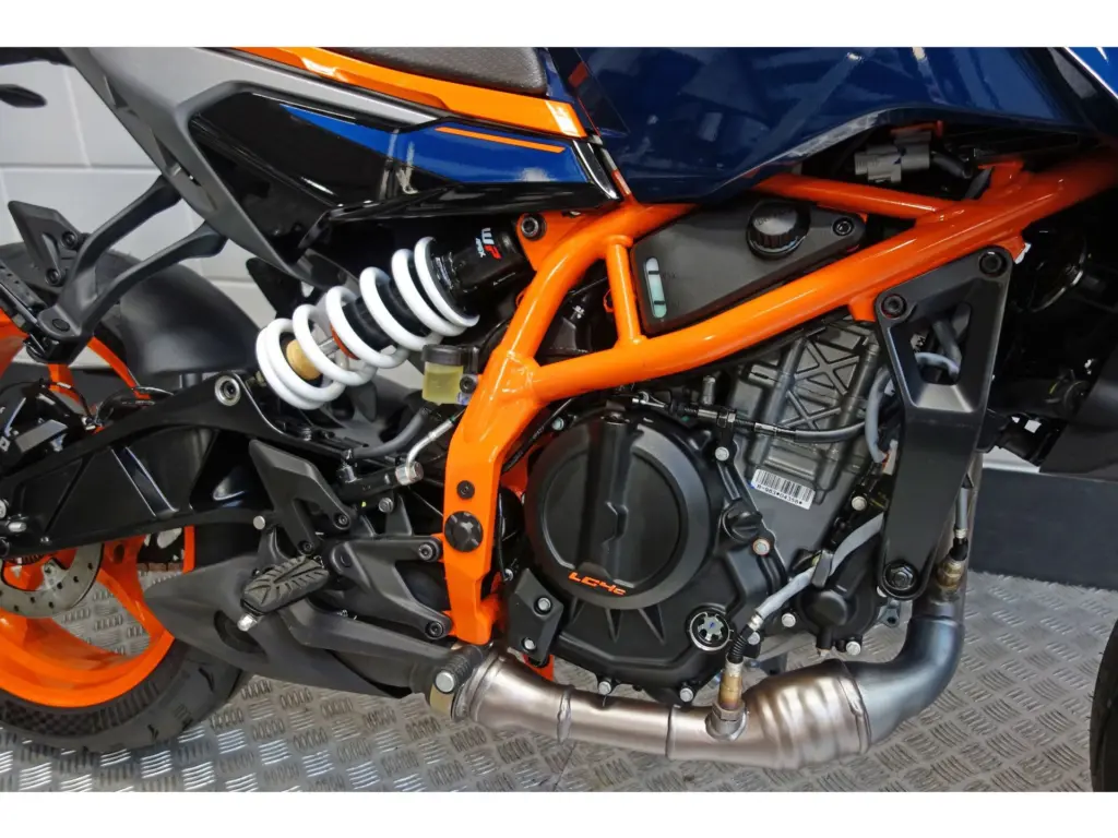 Nieuwe KTM 390 naked bike met 373cc motor uit 2025 bij NIWA Motoren