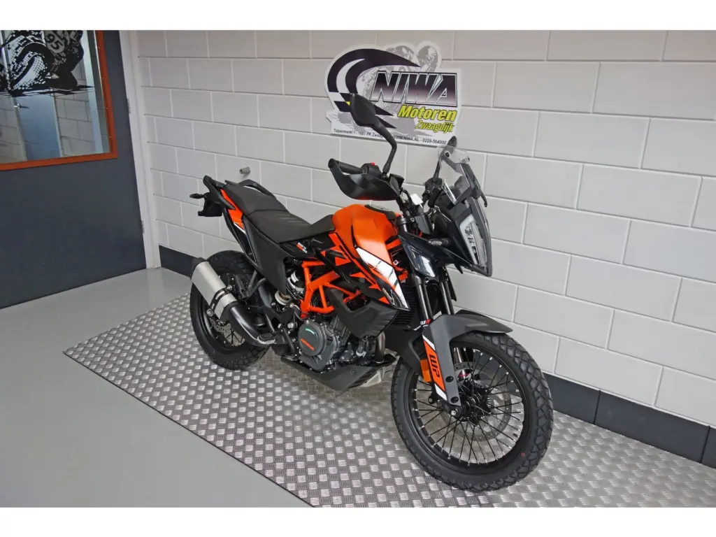 Nieuwe KTM 390 tour met cc motor uit 2024 bij NIWA Motoren
