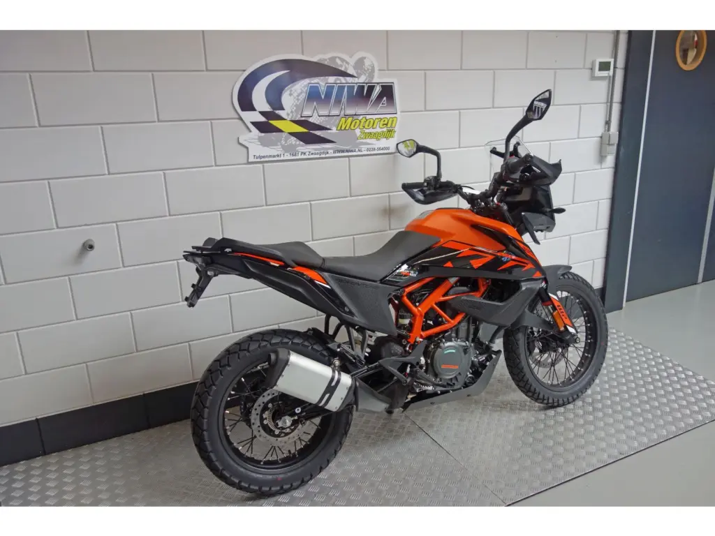 Nieuwe KTM 390 tour met cc motor uit 2024 bij NIWA Motoren