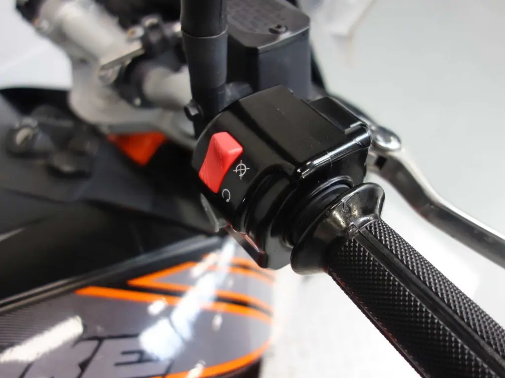 Gebruikte KTM 690 naked bike met 690cc motor uit 2012 bij NIWA Motoren