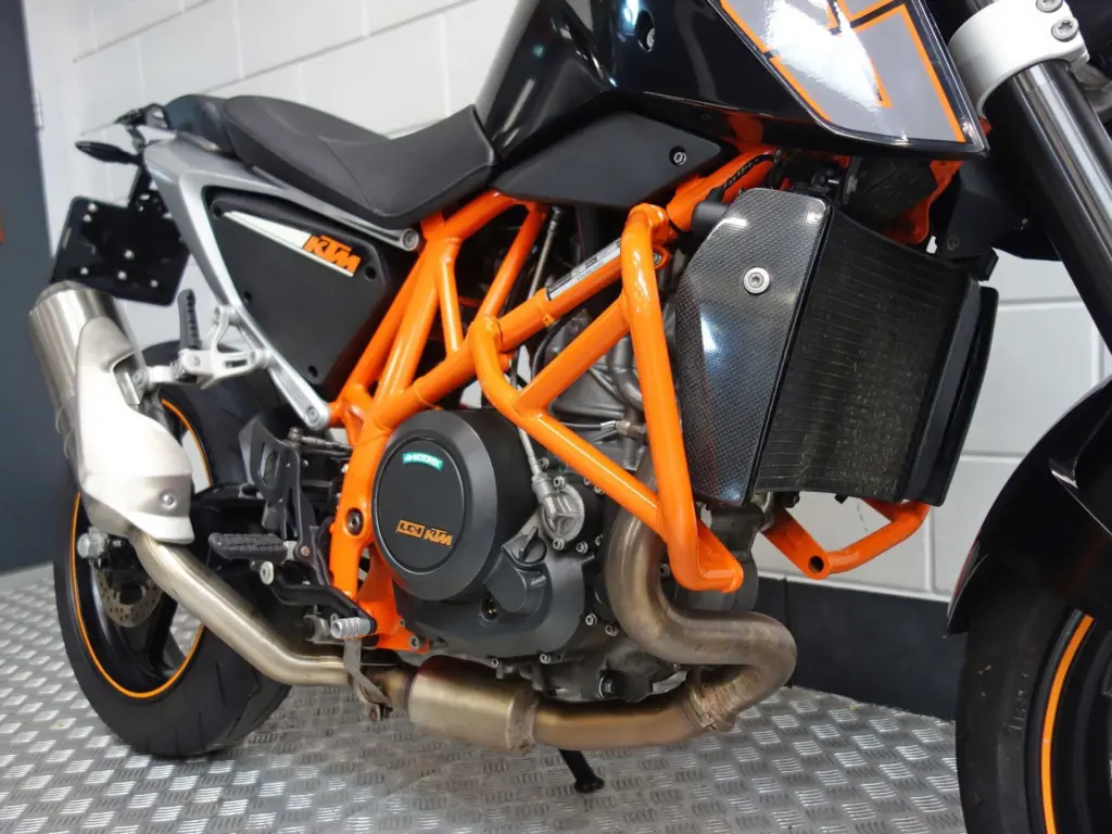 Gebruikte KTM 690 naked bike met 690cc motor uit 2012 bij NIWA Motoren
