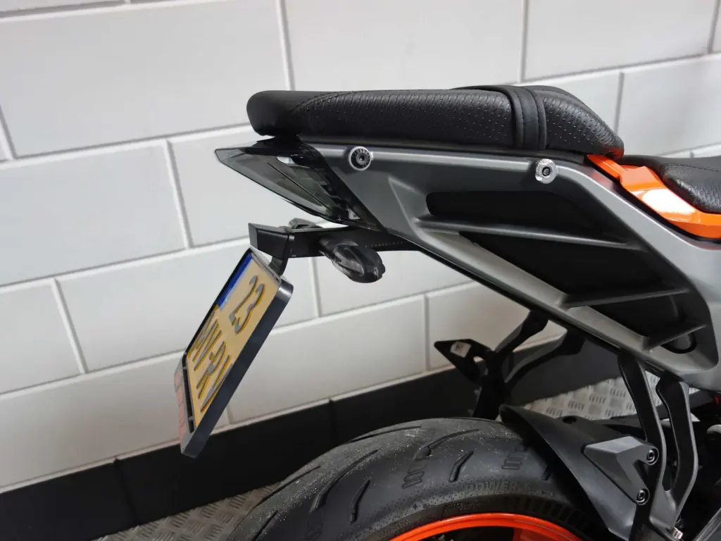 Gebruikte KTM 390 naked bike met 399cc motor uit 2024 bij NIWA Motoren