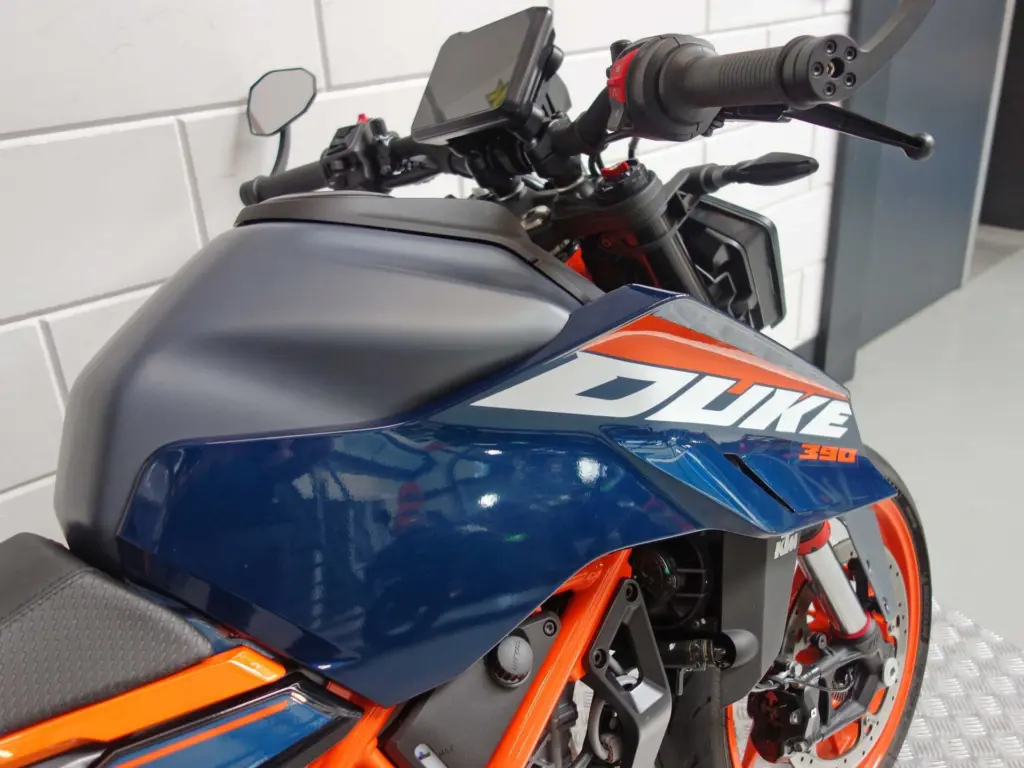 Gebruikte KTM 390 naked bike met 399cc motor uit 2024 bij NIWA Motoren