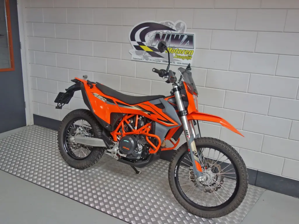 Gebruikte KTM 690 enduro met 693cc motor uit 2023 bij NIWA Motoren