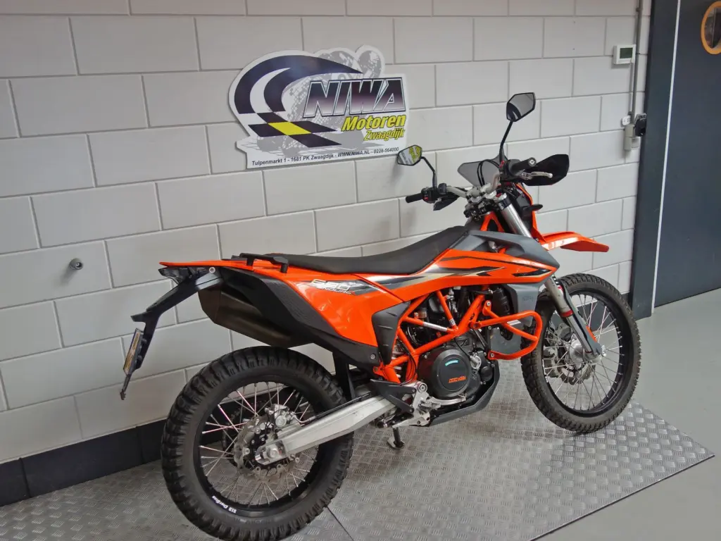 Gebruikte KTM 690 enduro met 693cc motor uit 2023 bij NIWA Motoren