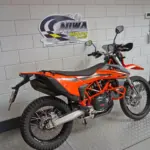 Gebruikte KTM 690 enduro met 693cc motor uit 2023 bij NIWA Motoren
