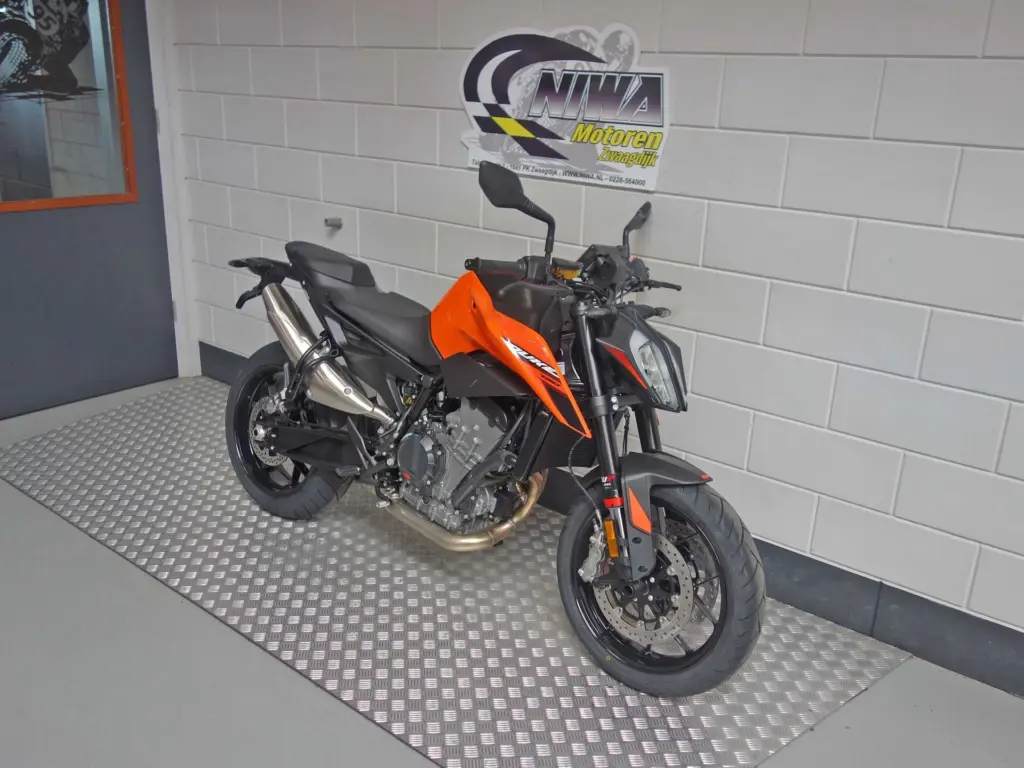 Nieuwe KTM 790 Duke naked bike met 799cc motor uit 2025 bij NIWA Motoren