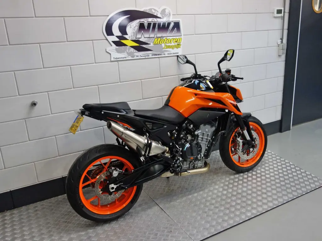 Gebruikte KTM 790 Duke naked bike met 799cc motor uit 2021 bij NIWA Motoren