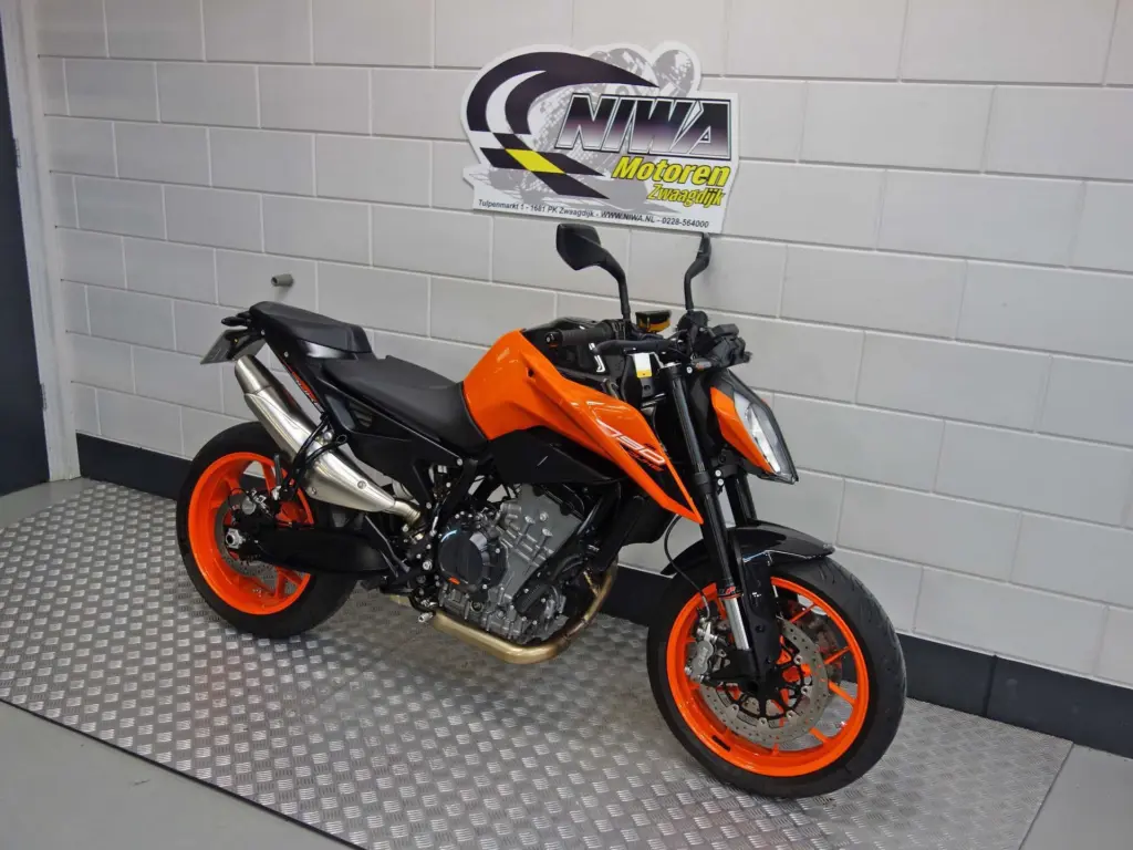 Gebruikte KTM 790 Duke naked bike met 799cc motor uit 2021 bij NIWA Motoren