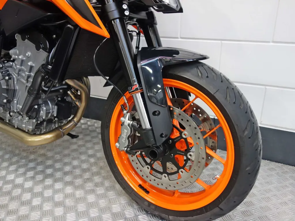 Gebruikte KTM 790 Duke naked bike met 799cc motor uit 2021 bij NIWA Motoren